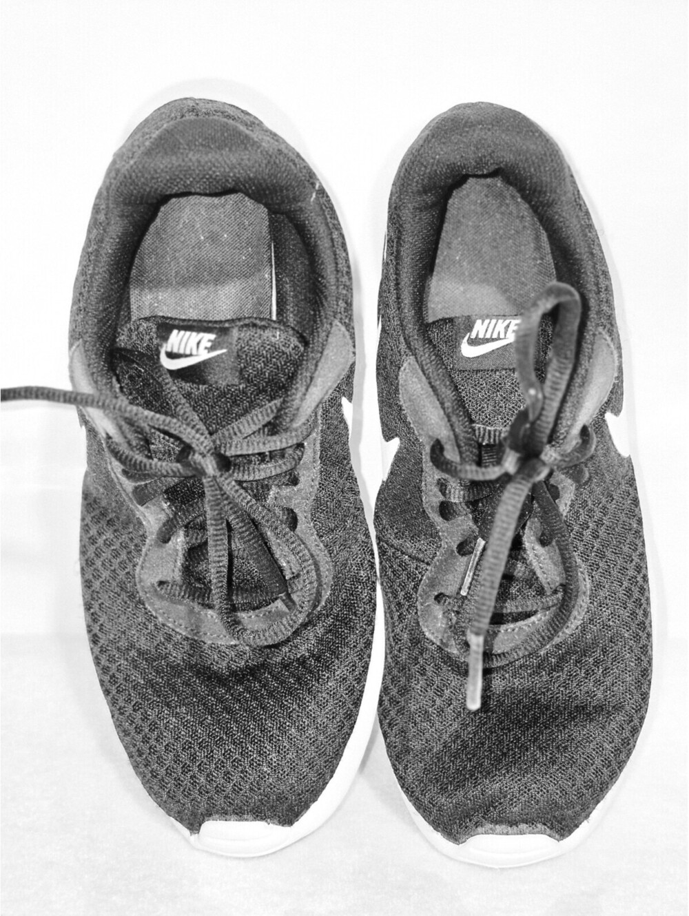 Size 8.5 - Nike Tanjun Black W - 812655-011